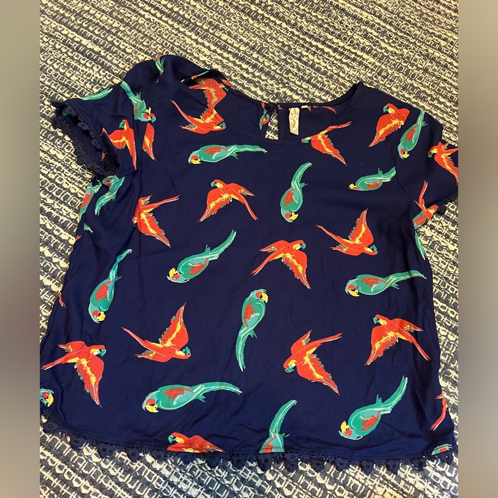 Super cute bird top!!